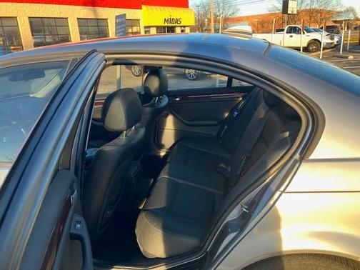 Silver 2005 BMW 325 xi