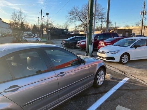 Silver 2005 BMW 325 xi
