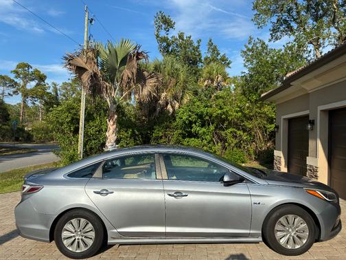 Silver 2016 Hyundai SONATA Hybrid SE
