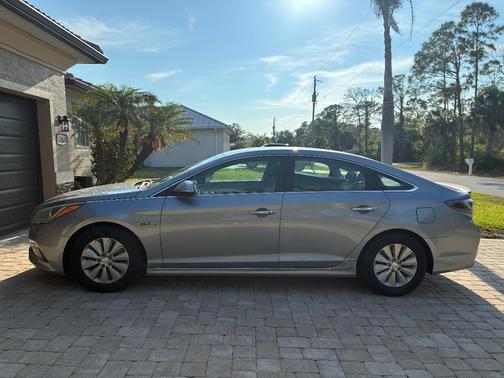 Silver 2016 Hyundai SONATA Hybrid SE