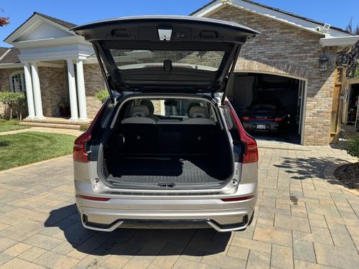 2025 Volvo XC60 Plug-In Hybrid T8 AWD Plus