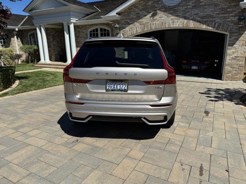 2025 Volvo XC60 Plug-In Hybrid T8 AWD Plus