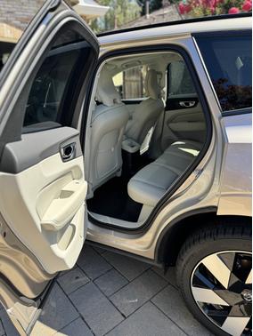 2025 Volvo XC60 Plug-In Hybrid T8 AWD Plus