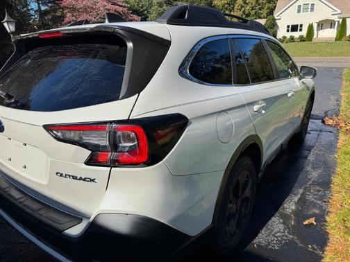 White 2022 Subaru Outback Limited