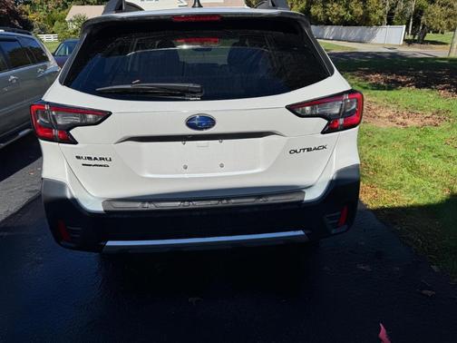 White 2022 Subaru Outback Limited