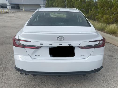 White 2025 Toyota Camry SE