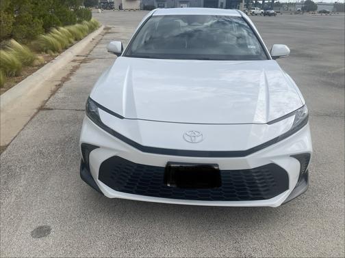 White 2025 Toyota Camry SE