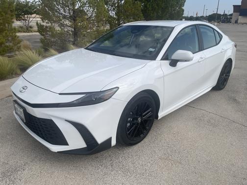 White 2025 Toyota Camry SE