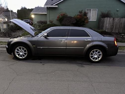 Gray 2008 Chrysler 300C Hemi
