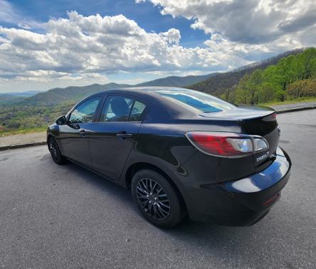 Black 2013 Mazda Mazda3 i SV