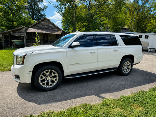 White 2020 GMC Yukon XL SLT