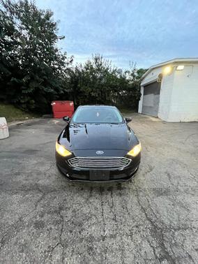 Black 2018 Ford Fusion SE