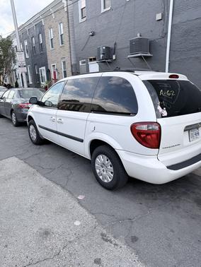 White 2005 Chrysler Town & Country Base
