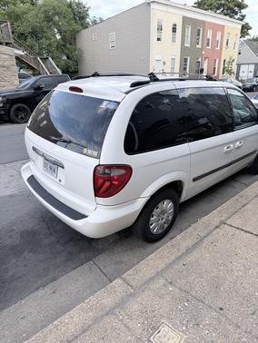 White 2005 Chrysler Town & Country Base