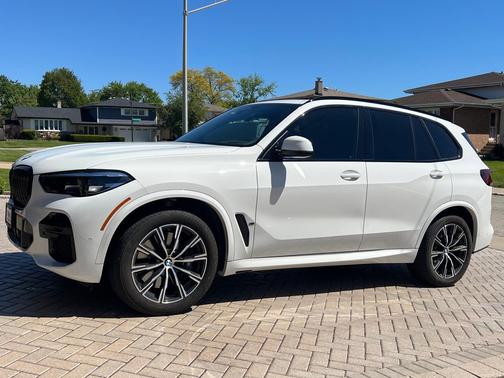 White 2022 BMW X5 M50i