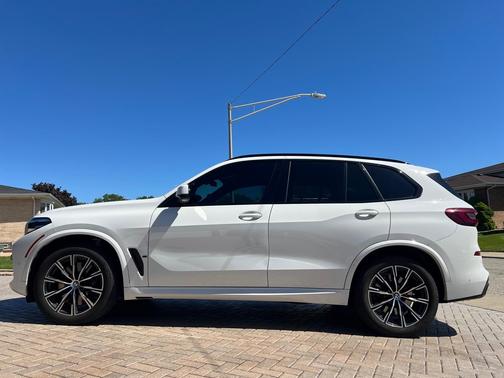 White 2022 BMW X5 M50i