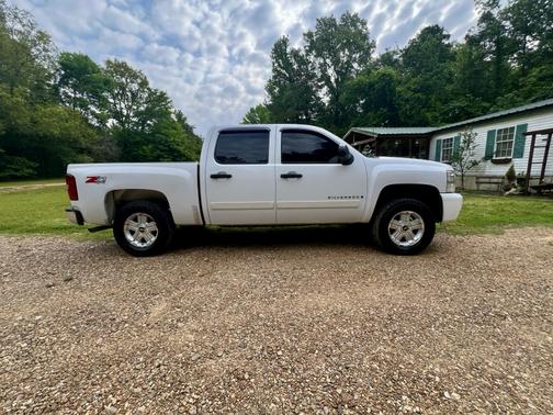 White 2008 Chevrolet Silverado 1500 LT2 Crew Cab