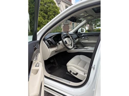 2017 Volvo XC90 T6 Momentum