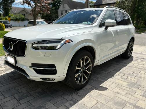 2017 Volvo XC90 T6 Momentum