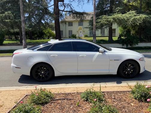 2013 Jaguar XJ Base