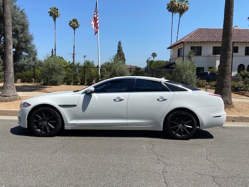 2013 Jaguar XJ Base