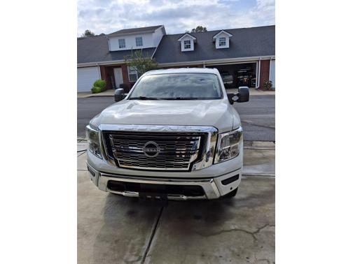 2023 Nissan Titan SV