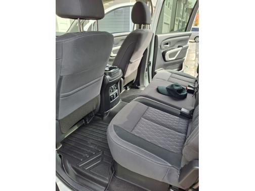 2023 Nissan Titan SV