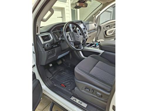 2023 Nissan Titan SV