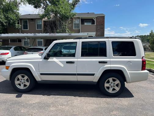 2006 Jeep Commander Base