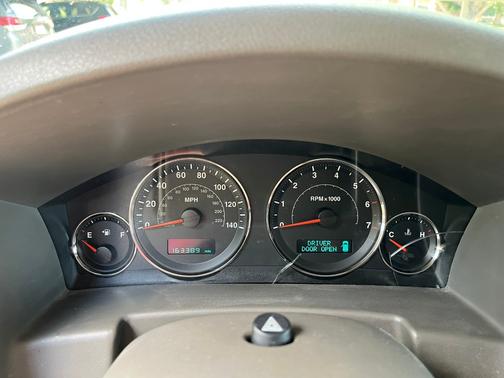 2006 Jeep Commander Base