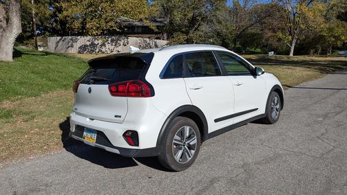 2022 Kia Niro LXS SE