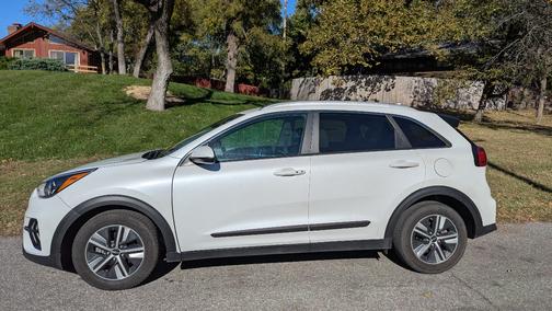 2022 Kia Niro LXS SE