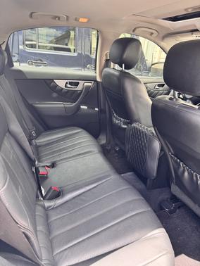 Silver 2017 INFINITI QX70 Base
