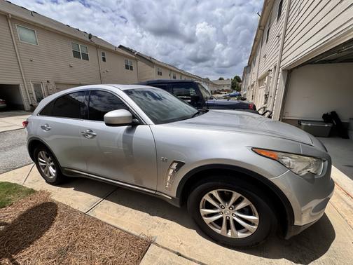 Silver 2017 INFINITI QX70 Base