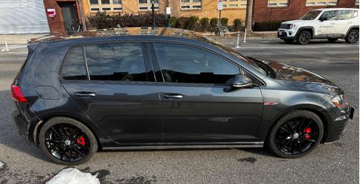 2017 Volkswagen Golf GTI SE 4-Door