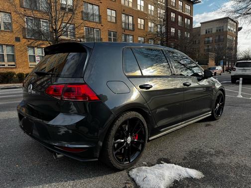 2017 Volkswagen Golf GTI SE 4-Door