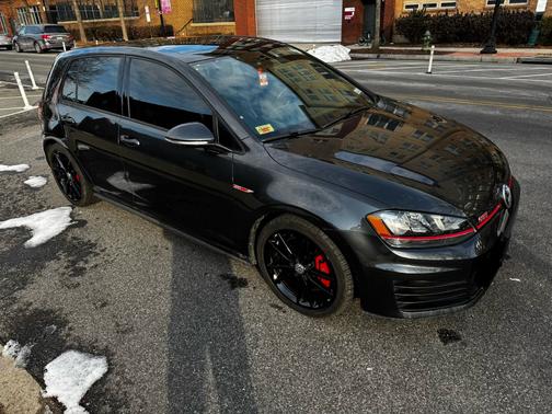 2017 Volkswagen Golf GTI SE 4-Door