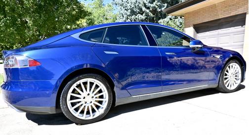 2015 Tesla Model S 85D