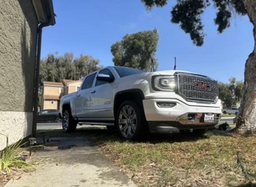 White 2018 GMC Sierra 1500 Denali