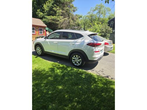 White 2019 Hyundai TUCSON Value