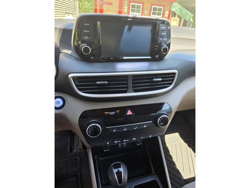 White 2019 Hyundai TUCSON Value