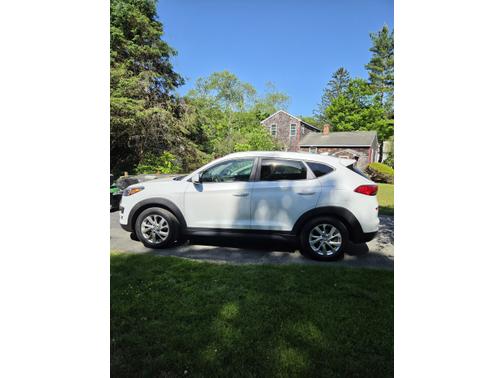 White 2019 Hyundai TUCSON Value