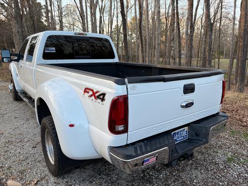 White 2013 Ford F-450 Lariat