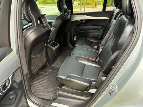 Silver 2018 Volvo XC90 T5 Momentum