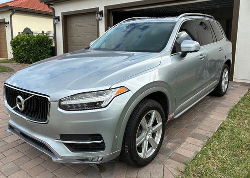Silver 2018 Volvo XC90 T5 Momentum