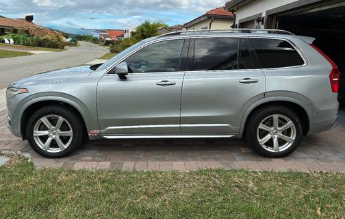 Silver 2018 Volvo XC90 T5 Momentum