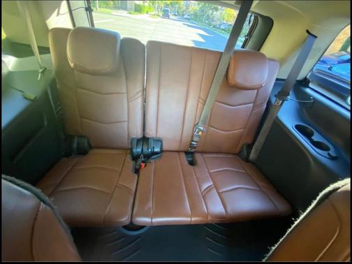 White 2015 Cadillac Escalade Premium