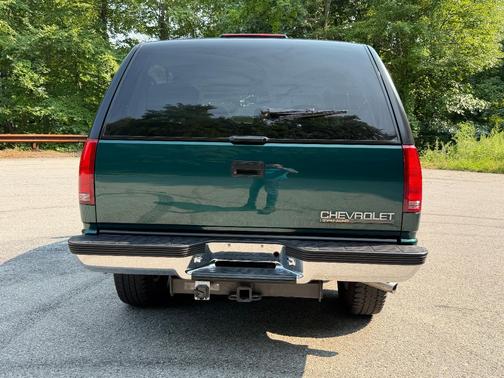 Green 1997 Chevrolet Tahoe Base