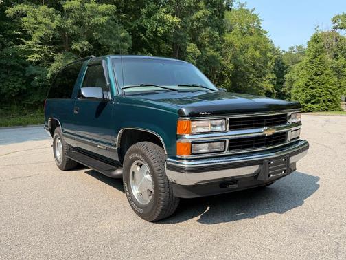 Green 1997 Chevrolet Tahoe Base