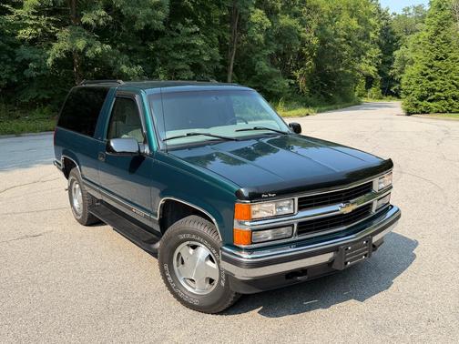 Green 1997 Chevrolet Tahoe Base